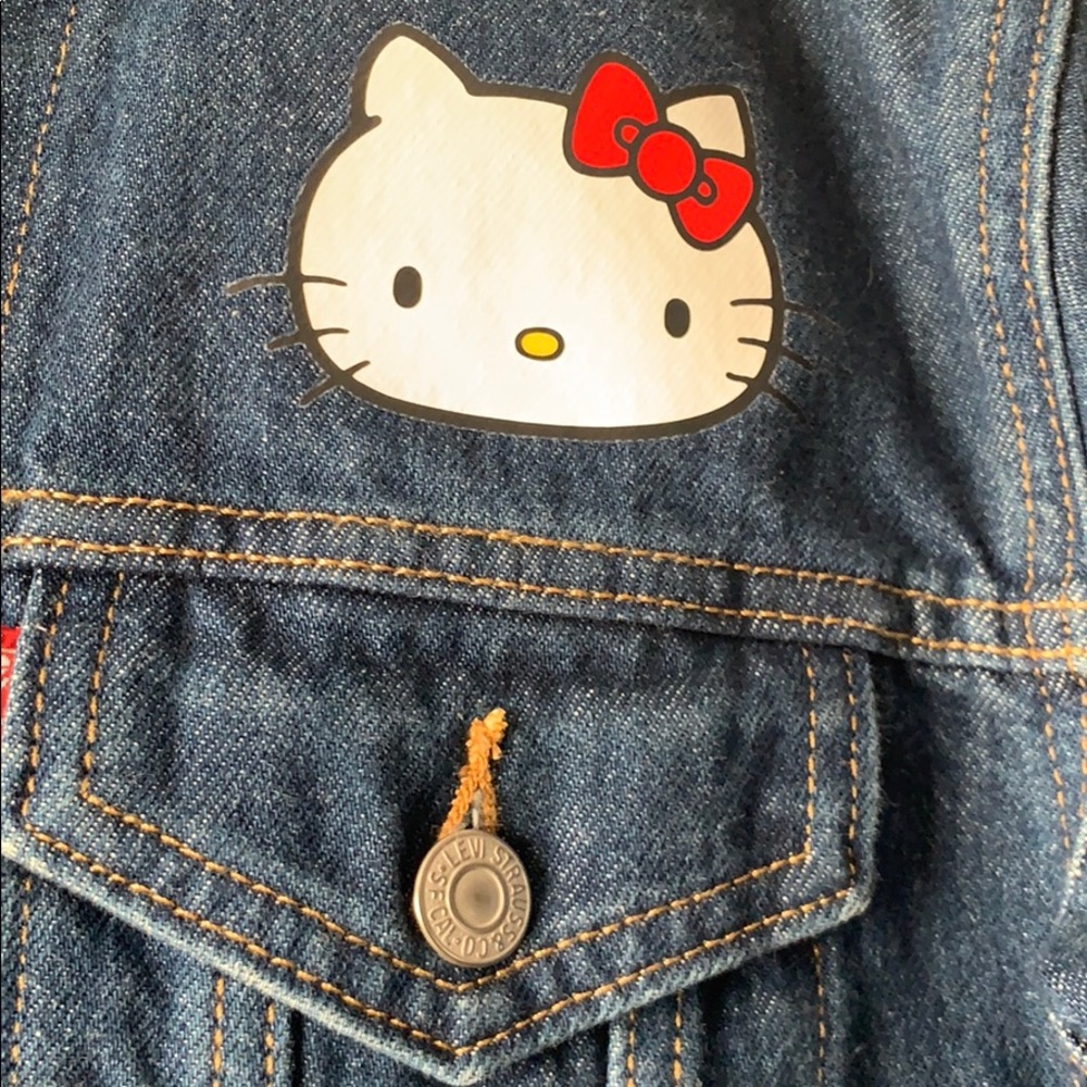 NEW Levi’s x Hello Kitty Denim Trucker Jacket - Picture 4 of 11